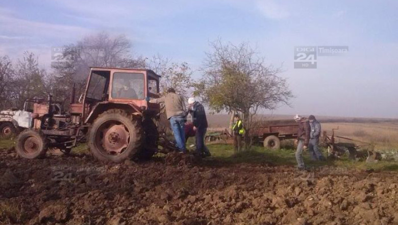 Cu tractorul la dezgropat de pusti! Politistii au efectuat descinderi pe urmele unei retele care confectiona arme artizanale Imagine