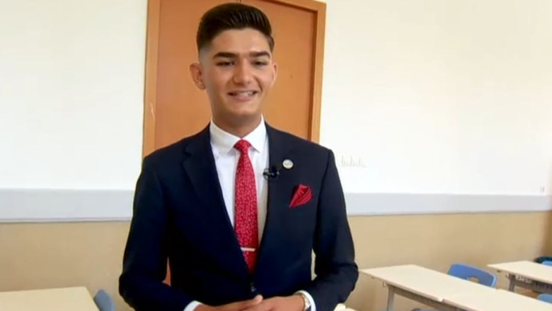 Cu valiza la usa: Generatia care pleaca. Povestea lui Eduard, elevul de nota 10 care isi cauta viitorul peste granite Imagine