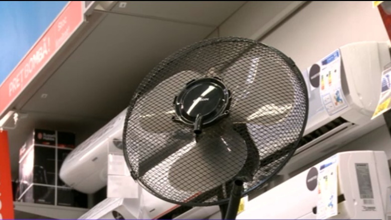 Cui prieste canicula? Ventilatoarele si aparatele de aer conditionat, la mare cautare Imagine