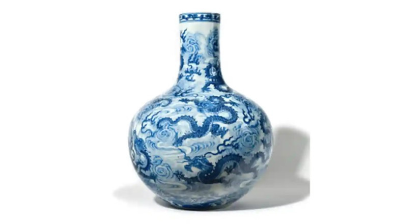 Cum a ajuns o vaza chinezeasca „obisnuita”, evaluata la 2.000 de euro, sa se vanda cu aproape 8 milioane de euro Imagine