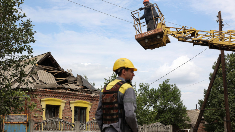 Cum a ajuns Ucraina sa-si repare infrastructura energetica distrusa de rusi cu bani proveniti din rezerva valutara a Rusiei lui Putin Imagine