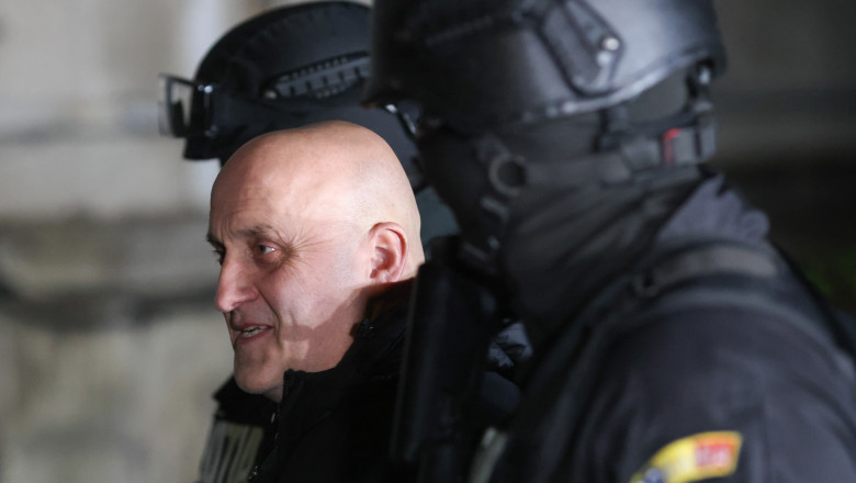 Cum a fost oprit Horatiu Potra sa faca un protest la Catedrala Neamului. O ruda a unuia dintre acolitii lui a sunat la 112 Imagine
