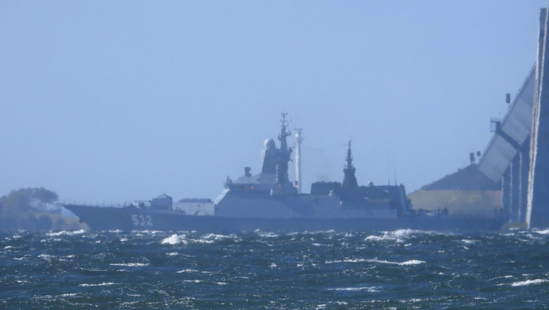 Cum a reusit o nava de razboi rusa, inarmata cu rachete, sa treaca nedetectata prin Canalul Manecii. Era insotita de doua petroliere Imagine