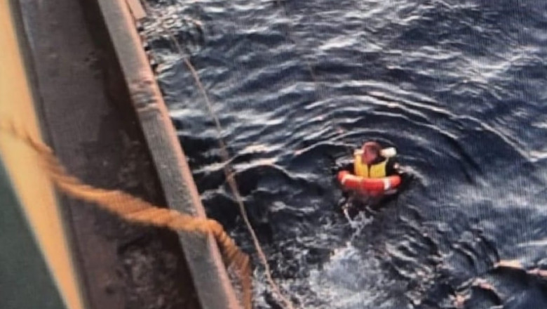 Cum a salvat un comandant roman de cursa lunga un australian aflat in deriva pe mare, in stare de soc si hipotermie Imagine