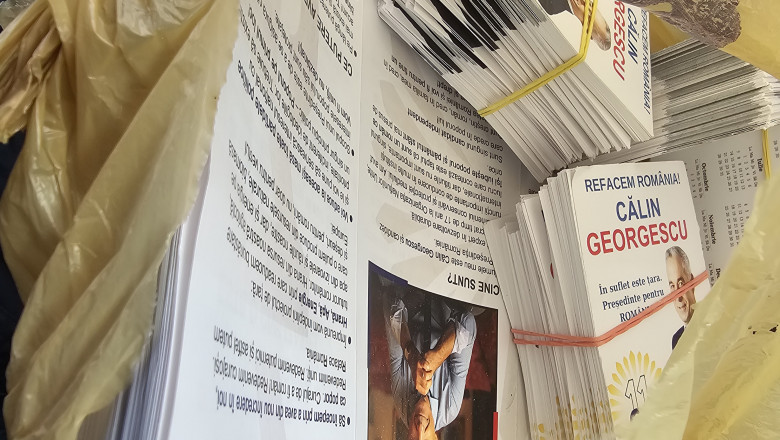 Cum arata „campania cu zero lei” a lui Calin Georgescu: afise, bannere si reviste electorale. Zeci de pliante, trimise la o manastire Imagine
