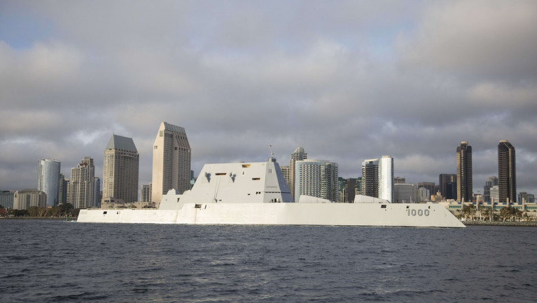 Cum arata cel mai mare distrugator din lume. „Fortareata” USS Zumwalt a costat 4,4 miliarde de dolari Imagine