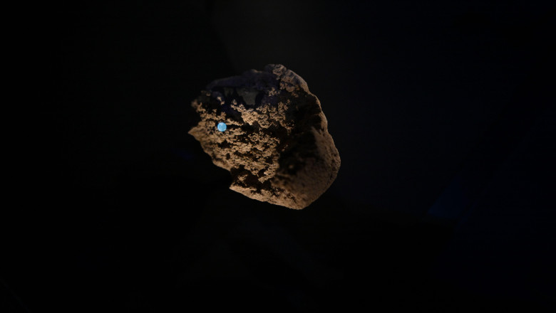 Cum arata cele 6 fragmente din Luna care orbiteaza Pamantul. Cercetatorii explica modul in care s-au format aceste „mini-Luni” Imagine