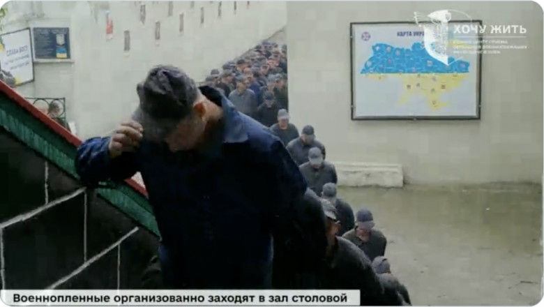 Cum arata viata prizonierilor de razboi rusi in Ucraina. Imagini dintr-o tabara in care sunt tinuti rusii capturati pe front Imagine