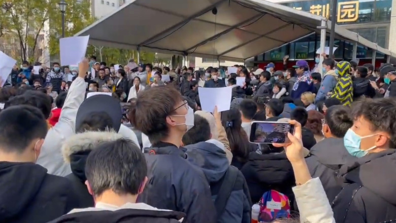 Cum au ajuns colile albe de hartie simbolul sfidarii regimului la protestele din China Imagine