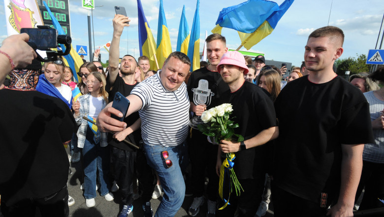 Cum au fost primiti membrii trupei Kalush dupa Eurovision. Momentul in care au ajuns la granita ucraineano-poloneza Imagine