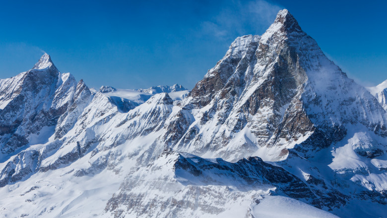Cum au fost recuperate cadavrele inghetate ale alpinistilor din „zona mortii” a Muntelui Everest, dupa mai bine de 10 ani Imagine