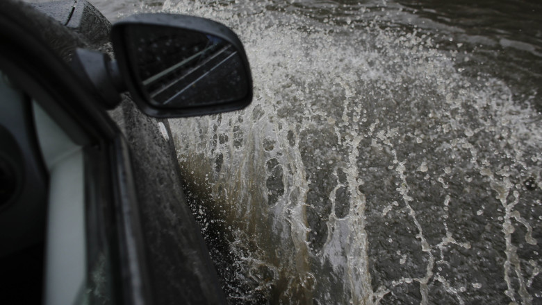 Cum au intervenit autoritatile pentru a evita inundatii in Capitala. Bujduveanu: „Astazi Bucurestiul putea sa arate ca Slobozia” Imagine