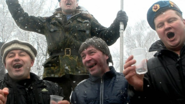 Cum este armata rusa decimata de vodca in Ucraina. Povesti despre „fiascoul betiei” care se declanseaza cand Rusia pleaca la razboi Imagine