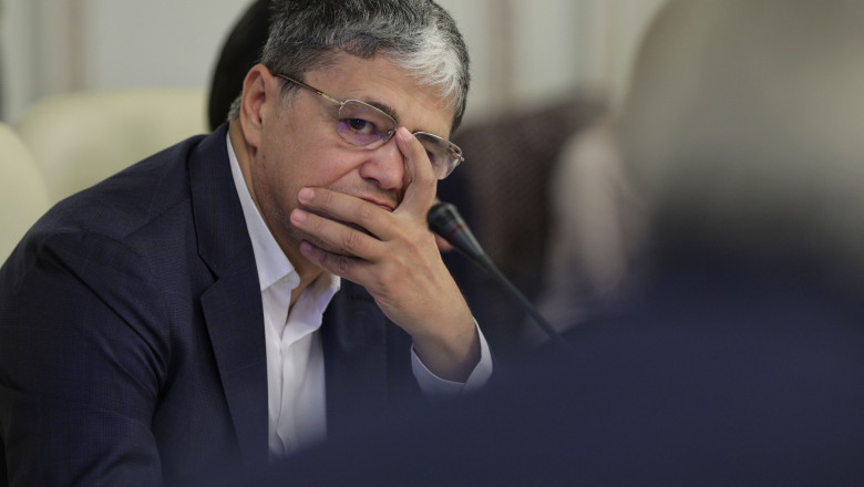 Cum explica Marcel Bolos ca salariul mediu net al bugetarilor e cu 2.000 de lei mai mare decat cel pe economie Imagine