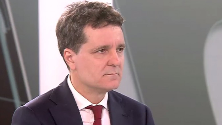 Cum explica Nicusor Dan prezenta unui fost ofiter SRI in campania sa electorala Imagine