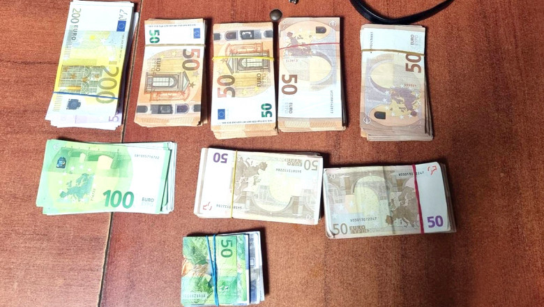 Cum functiona reteaua de la frontiera cu R. Moldova. Vamesi acuzati ca cereau pana la 250 de euro celor care se grabeau spre Vest Imagine