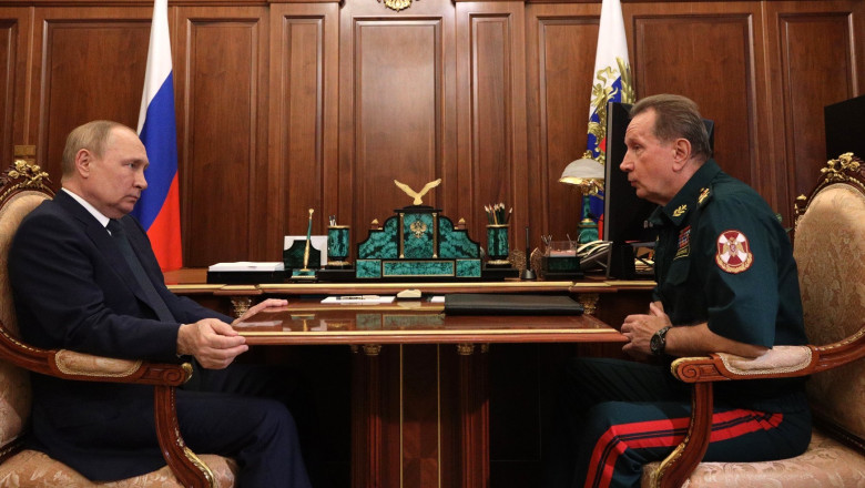 Cum ii raporteaza generalii lui Putin despre „operatiunea militara speciala din Donbas”: „Simtim sprijinul populatiei” Imagine