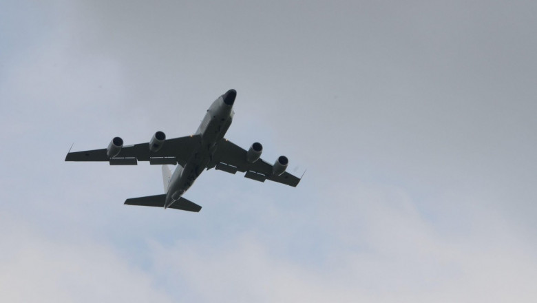Cum ii troleaza britanicii pe rusi. Moscova spune ca Londra i-a cerut permisiunea ca un avion de spionaj sa-i survoleze spatiul aerian Imagine