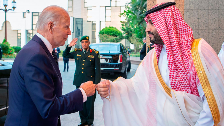 Cum l-a salutat Joe Biden pe printul conducator al Arabiei Saudite, tara pe care presedintele SUA a numit-o stat „paria” Imagine