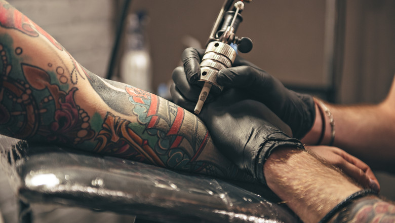 Cum pot influenta tatuajele riscul de cancer de piele: Un studiu pe frati gemeni sugereaza o posibila legatura Imagine