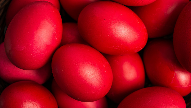 Cum puteti avea pe masa de Paste oua rosii frumos colorate. Recomandari si trucuri pentru vopseaua pe care sa o folositi Imagine