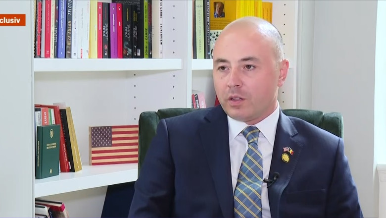 Cum raspunde ambasadorul Romaniei in SUA amenintarilor lui Calin Georgescu. „Datoria mea este de a promova interesele romanilor” Imagine