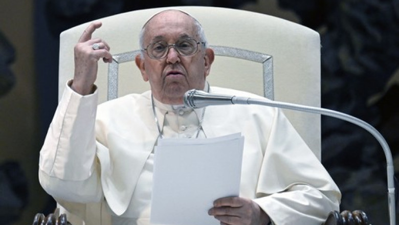 Cum raspunde Papa Francisc la criticile despre binecuvantarile pentru cuplurile de acelasi sex Imagine