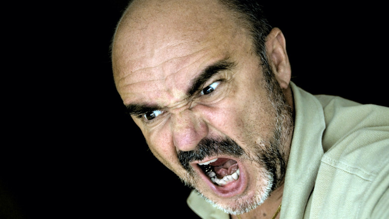 Cum sa-ti controlezi furia: Scrie-ti gandurile negative pe o foaie de hartie si arunc-o (studiu) Imagine