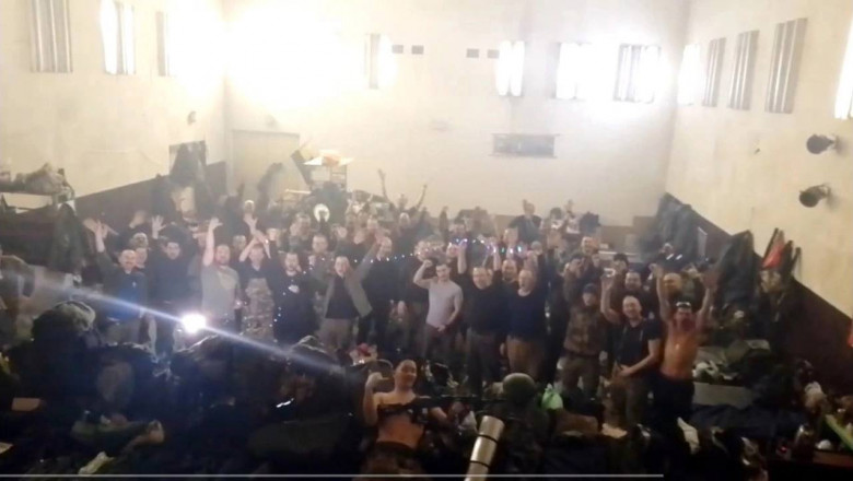 Cum se distrau soldatii rusi de Revelion, in scoala de la Makiivka, cu cateva minute inainte sa fie loviti de rachetele HIMARS Imagine