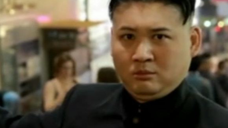 Cum se distreaza sosia liderului Kim Jong-un la Hong Kong Imagine