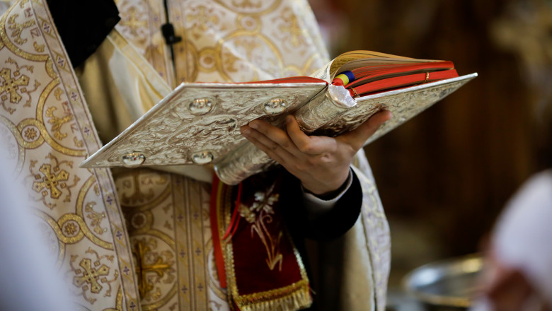 Cum se sanctioneaza coruptia in BOR. Sfantul Sinod prezinta care sunt masurile canonice impotriva coruptiei Imagine