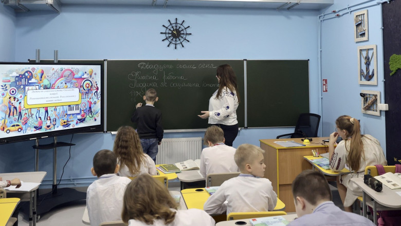 Cum sunt indoctrinati elevii rusi sa-si dea viata in razboi. Putin: „Razboaiele nu sunt castigate de comandanti, ci de profesori” Imagine