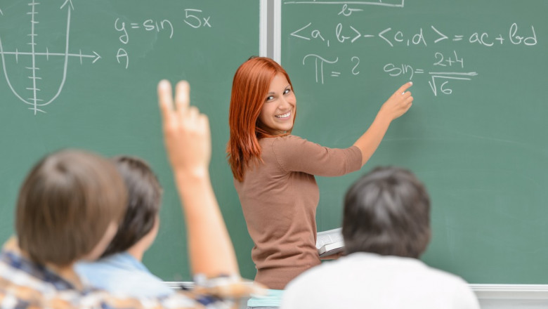 Cum vor primi elevii note incepand de luni? Sorin Cimpeanu: Daca ai 3 ore de matematica, va trebui sa ai minimum 6 note intr-un an Imagine