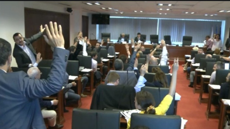 Cum voteaza alesii locali din Bucuresti dupa ce au dat 150.000 de euro pe un sistem ultramodern Imagine