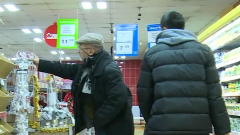 Cumparaturi in miez de noapte. In aceasta perioada unele supermaketuri au program non-stop Imagine