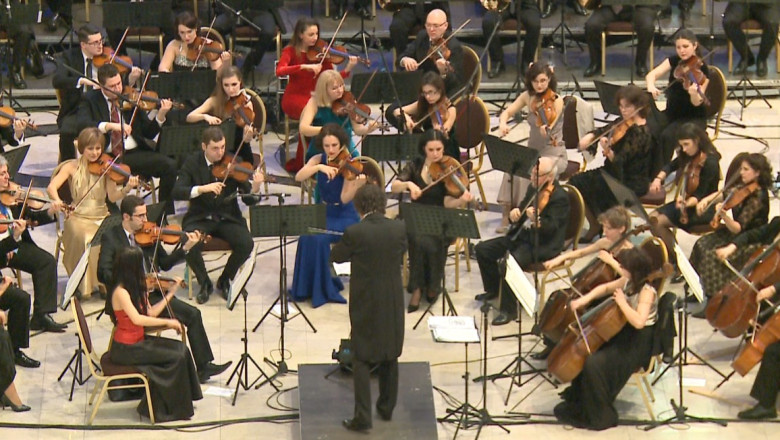 Cumparaturi pe muzica de Strauss, la Iasi Imagine
