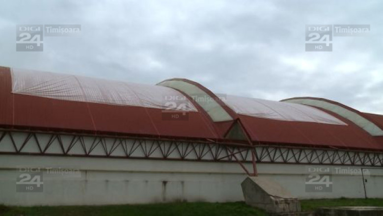 Cupa Balcanica la volei feminin: sala de sport de la Lugoj, acoperita cu... folie de sera Imagine