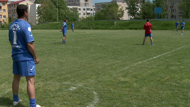 Cupa Regelui la oina. In competitie se lupta Frontiera Tomis Constanta si Straja Bucuresti Imagine