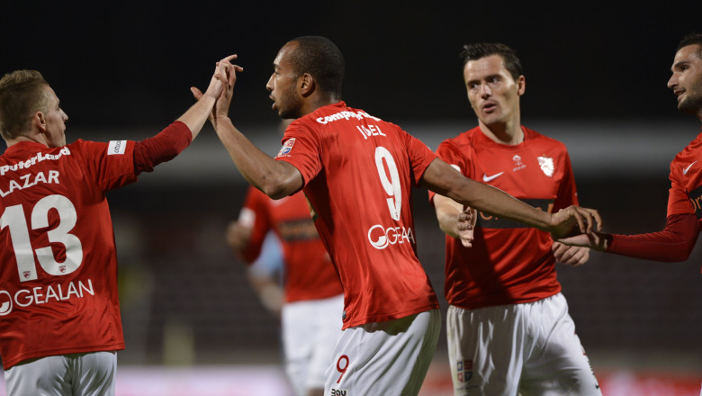 CUPA ROMANIEI. Dinamo s-a calificat in „sferturi” dupa 5-0 cu Chindia Targoviste Imagine