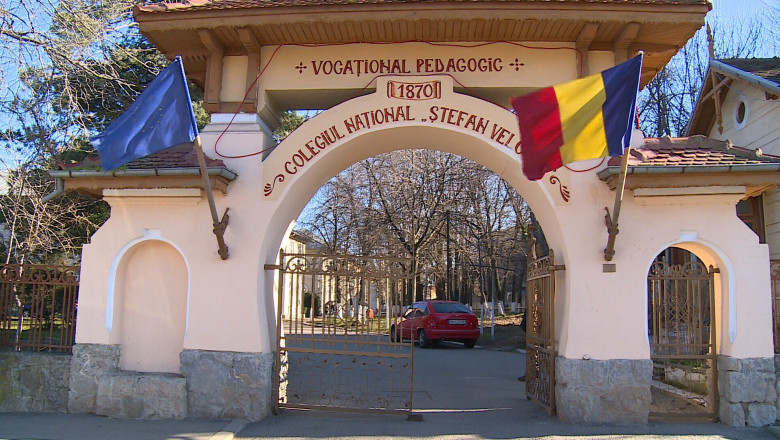 Curg reclamatiile la adresa directorului Colegiului National “Stefan Velovan” din Craiova Imagine