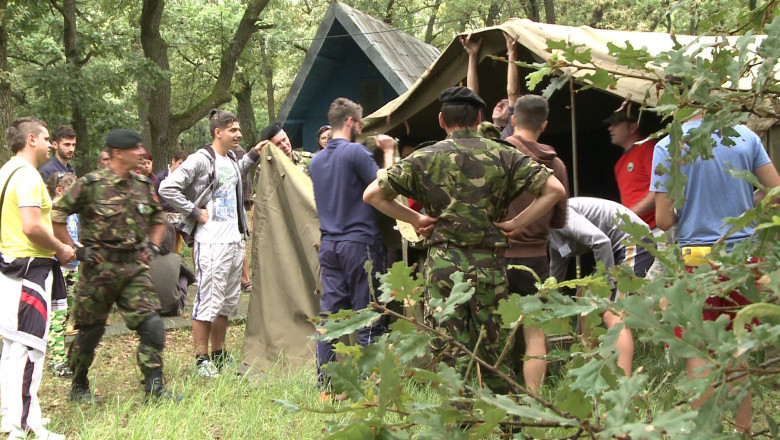 Curs de supravietuire in natura. Tinerii galateni invata sa se descurce singuri in mijlocul naturii Imagine