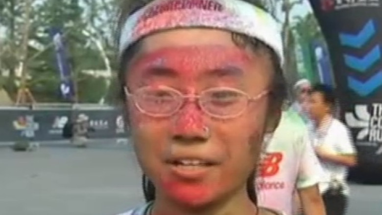 Cursa Culorilor, la Beijing. Peste 10.000 de oameni au fost stropiti cu vopsea in timp ce alergau Imagine