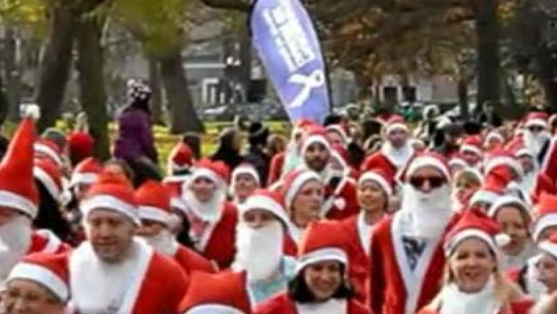 Cursa in haine de Mos Craciun, la Londra. Mii de oameni au alergat cinci kilometri pentru o cauza caritabila Imagine