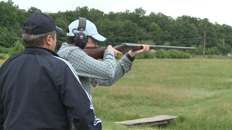 Cursanti la scoala de vanatori  Imagine