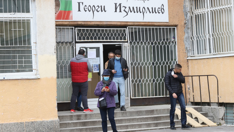 Curtea Constitutionala bulgara a ordonat renumararea voturilor de la alegerile parlamentare din octombrie Imagine