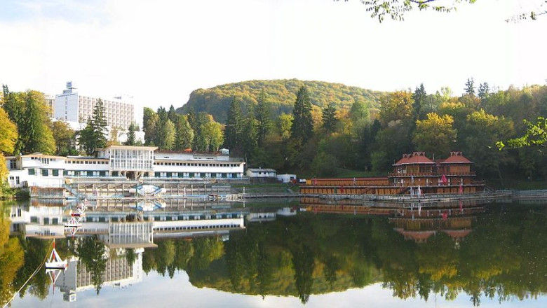 Daca ajungeti la Sovata, nu ratati singurul lac helioterm din Europa! Imagine