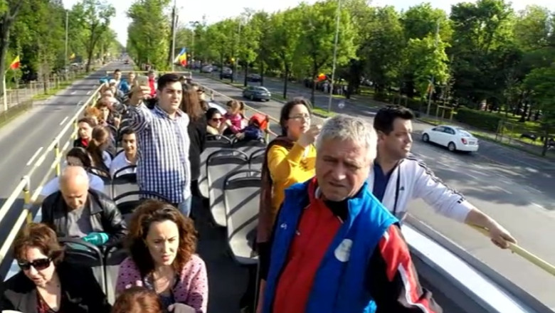 Daca e gratis, e inghesuiala. Cearta pentru plimbari cu autobuzele supraetajate ale Bucurestiului Imagine