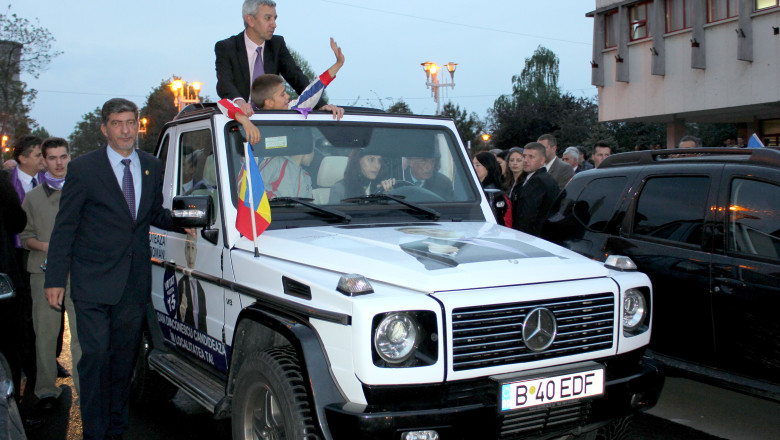 Dan Diaconescu isi face campanie electorala cu „DD-mobilul” Imagine