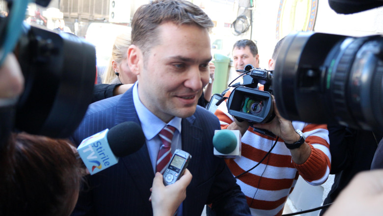 Dan Sova a fost la DNA: "Chestiuni procedurale. Nu am dat declaratii" Imagine