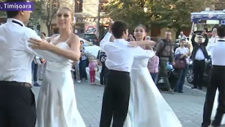 Dans in statiile de tramvai. Actiunea este parte din Festivalul International de Dans de la Timisoara Imagine